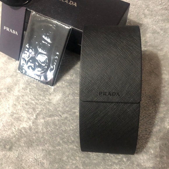 BRAND NEW AUTHENTIC PRADA PR 18XS 1AB5Z1 ROUND  BLACK SUNGLASSES  GREY LENS. main image 4